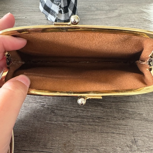 LV Marais Kisslock Wristlet Pouch โจ - Picture 3 of 5